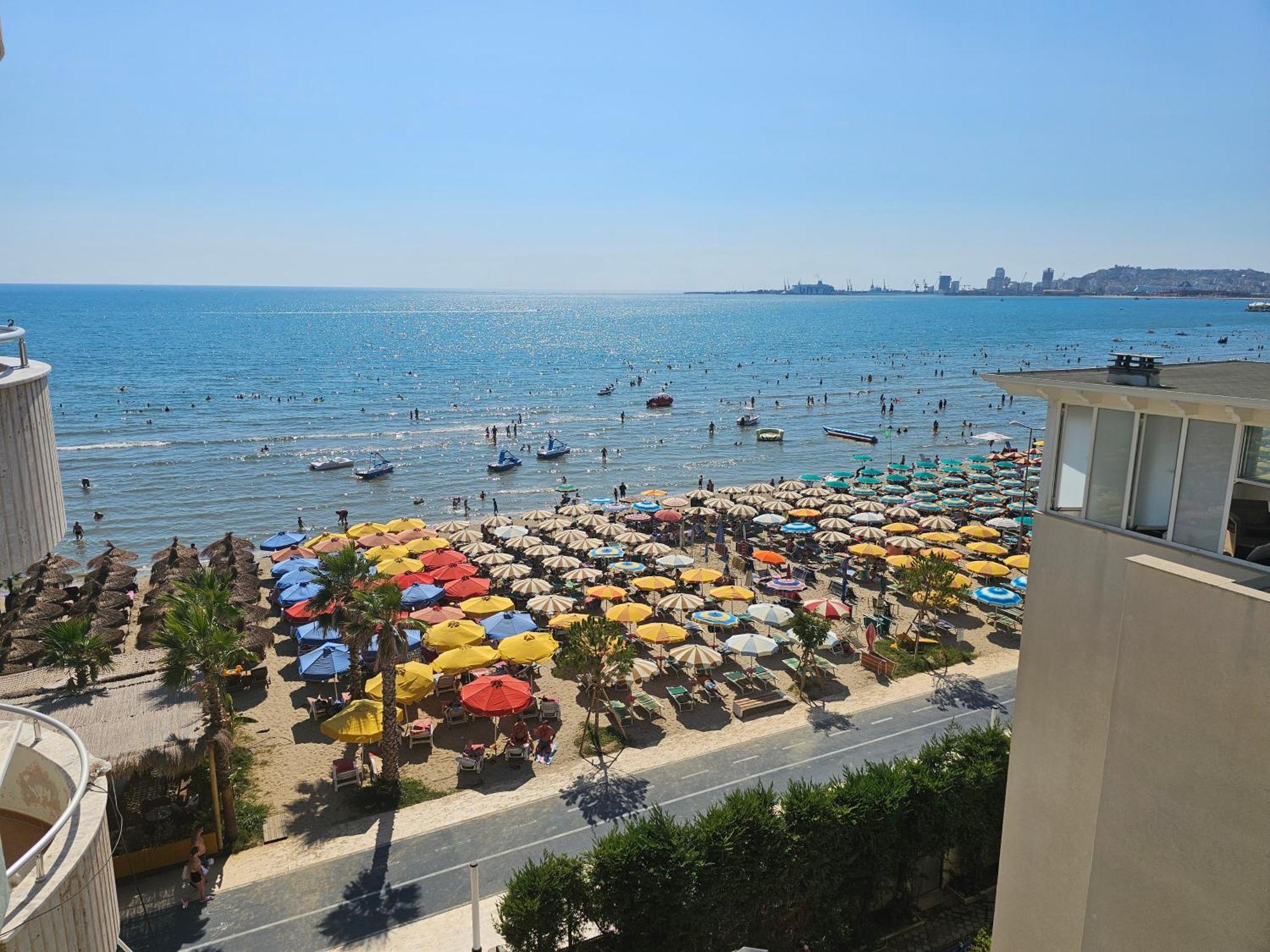 Bral Apartment 6 Durres Bagian luar foto
